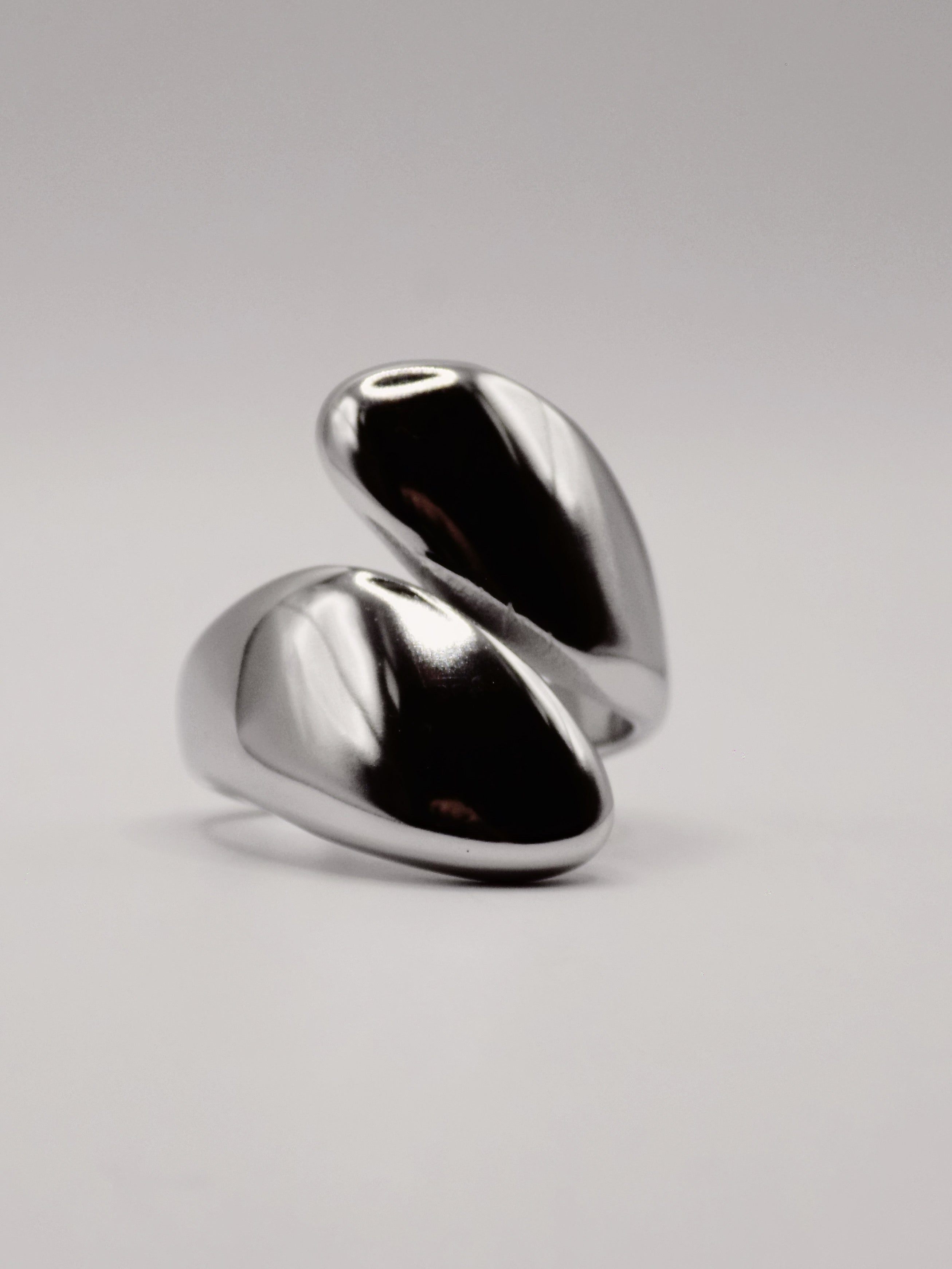 Abrazo ring