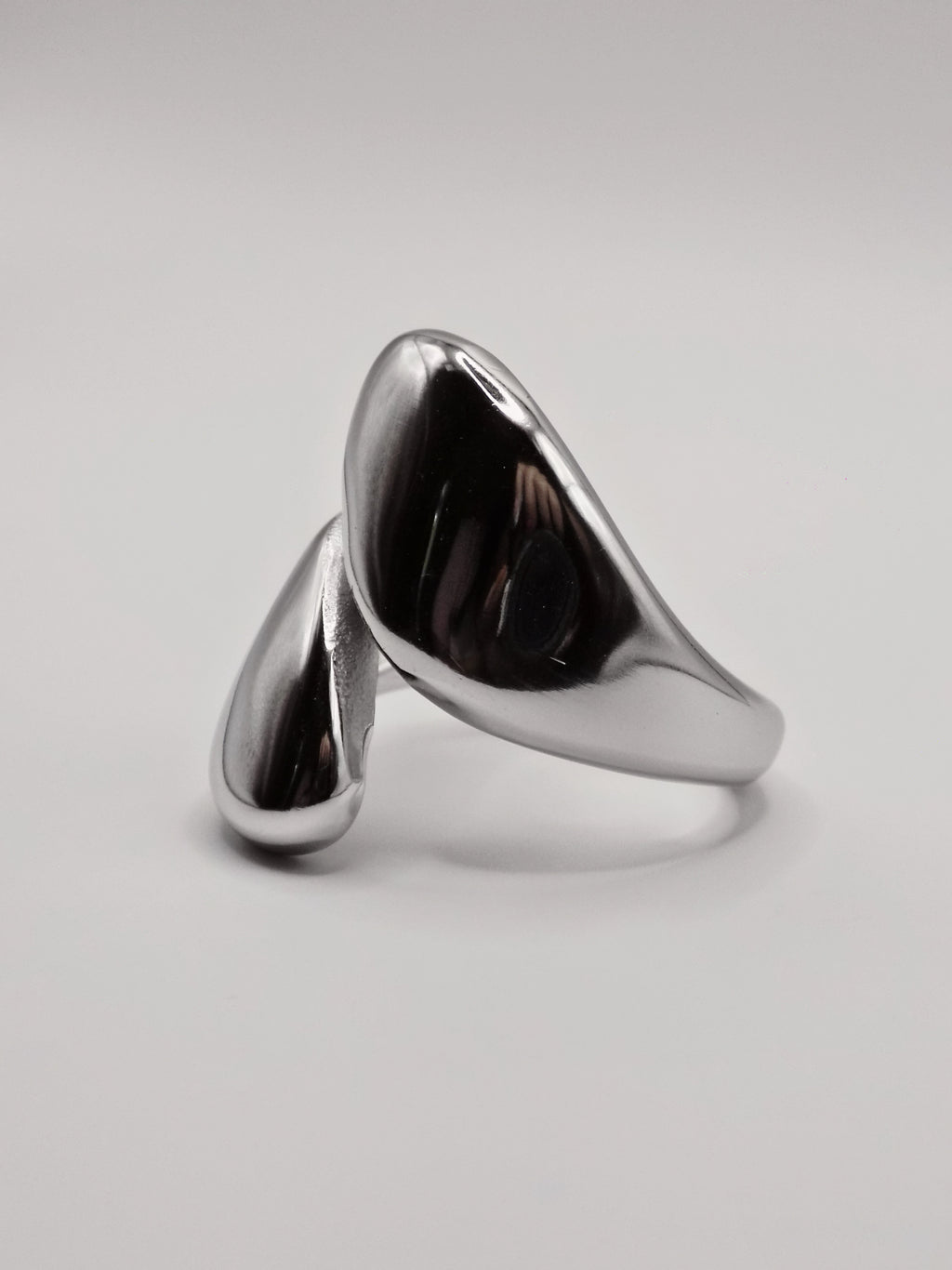 Abrazo ring