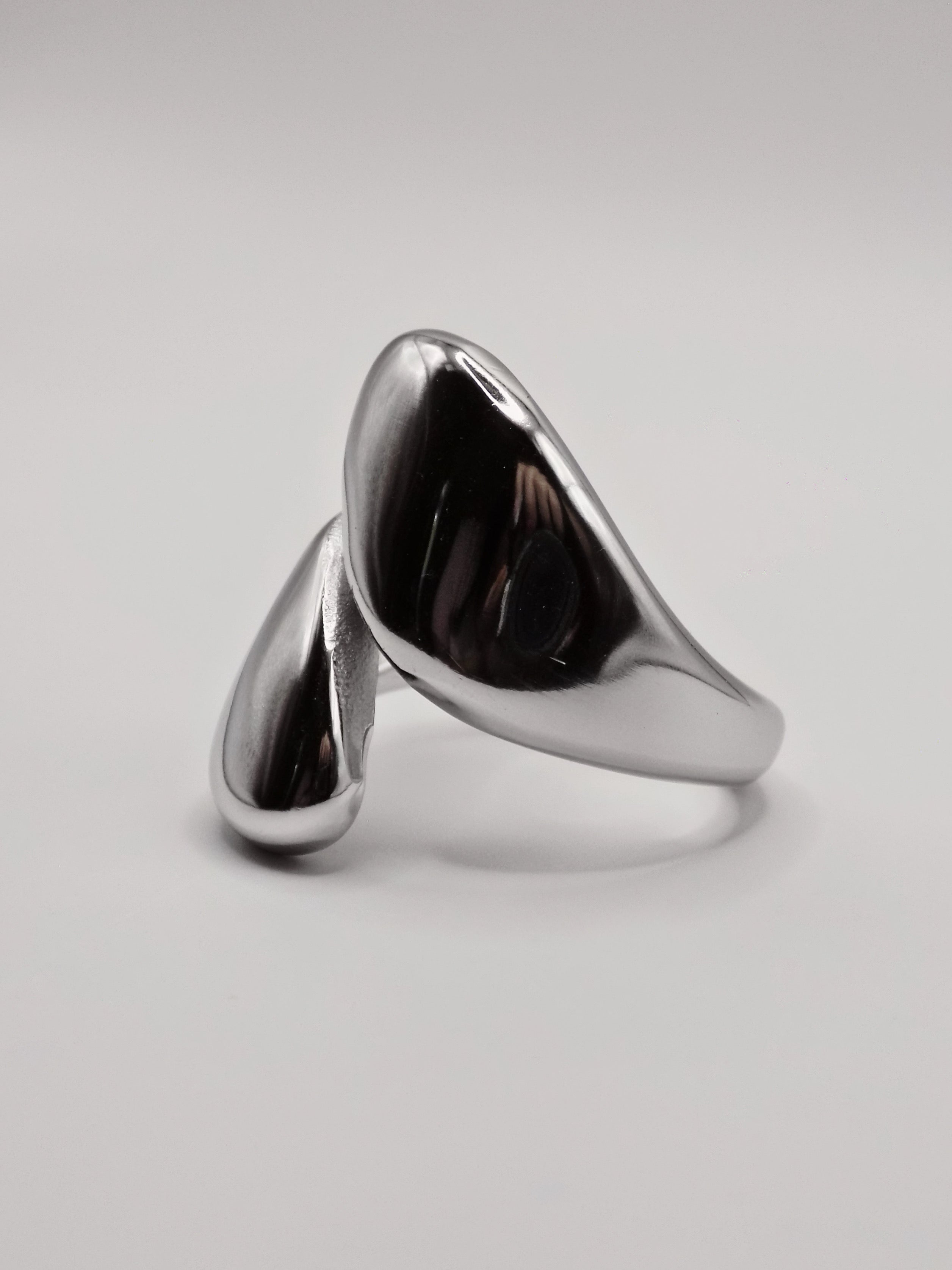 Abrazo ring