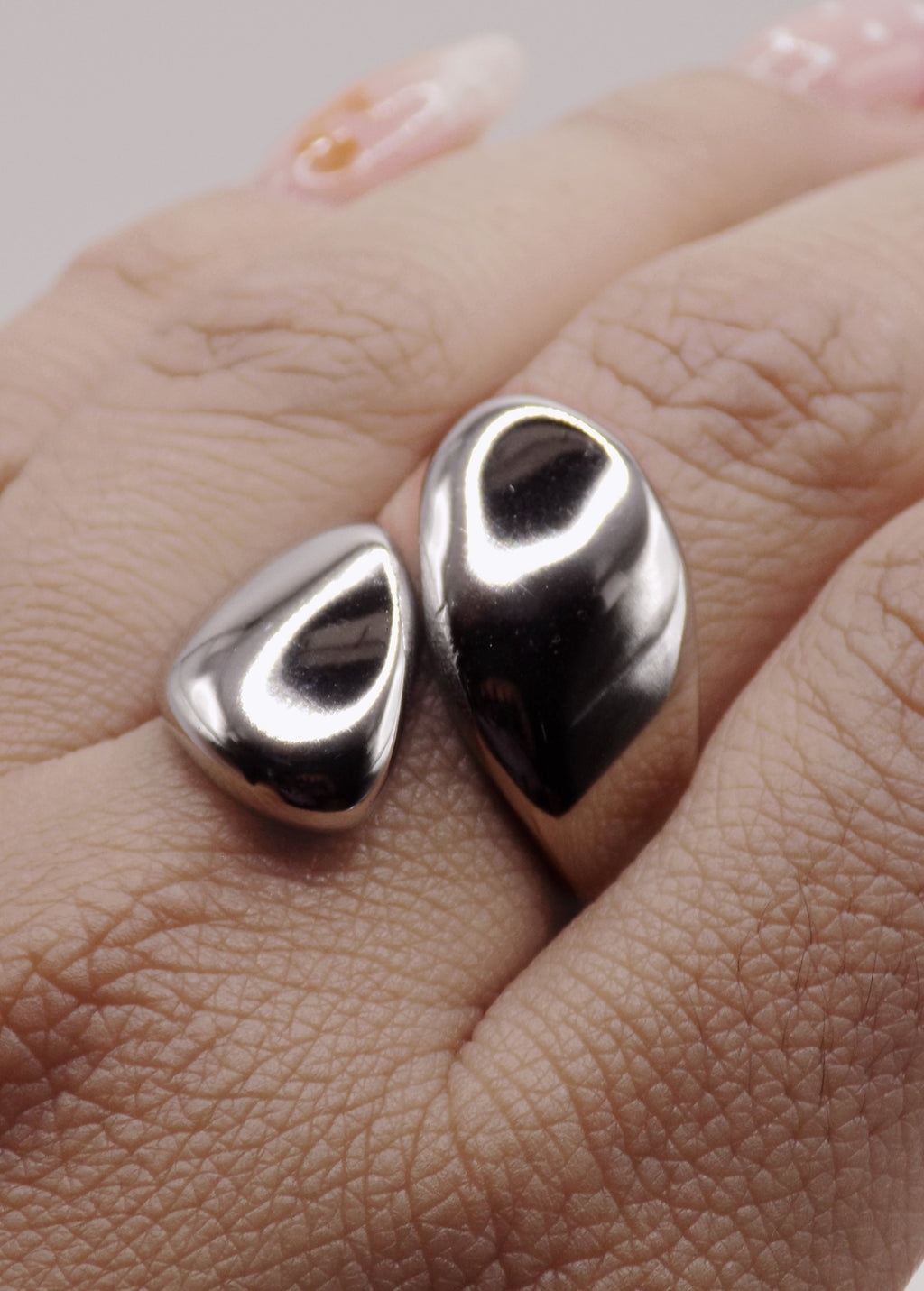 Abrazo ring