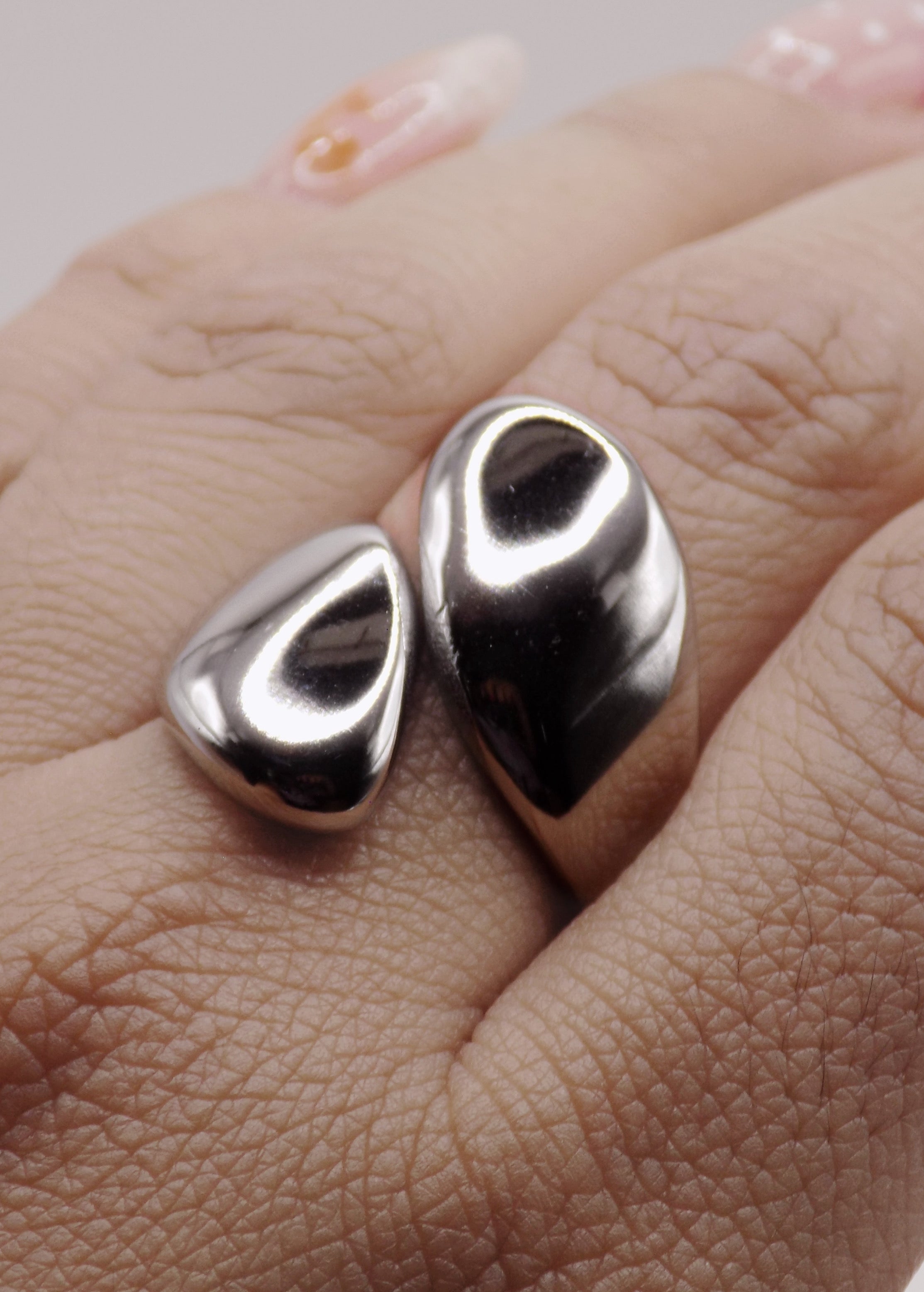 Abrazo ring